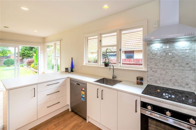 Photo of property in 72 Cutts Road, Russley, Christchurch, 8042