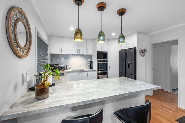 Photo of property in 5 Minerva Avenue, Helensville, 0800