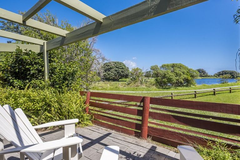 Photo of property in 14 Hastings Street, Waikanae Beach, Waikanae, 5036