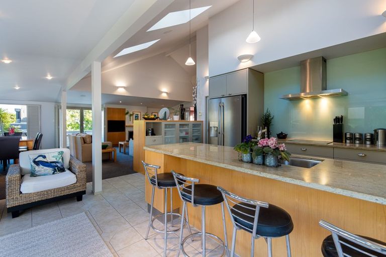 Photo of property in 27 Ocean View Road, Milford, Auckland, 0620