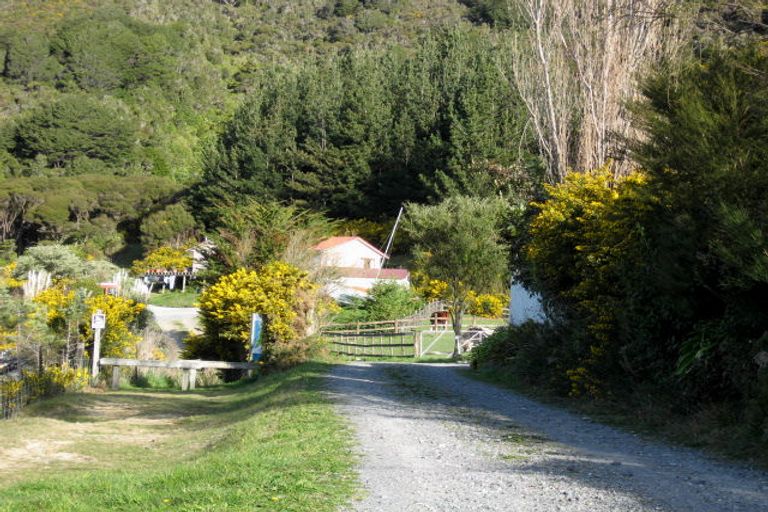 Photo of property in 19b Gardiner Grove, Wainuiomata, Lower Hutt, 5014