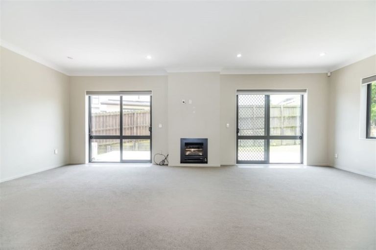 Photo of property in 23 Midhurst Avenue, Henderson, Auckland, 0612