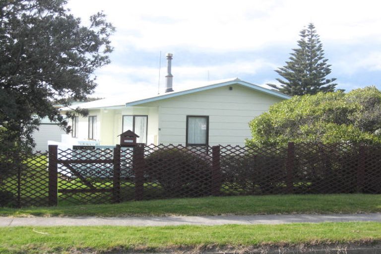 Photo of property in 76 Rua Avenue, Waitarere Beach, Levin, 5510
