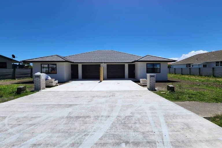 Photo of property in 6 Cross Street, Castlecliff, Whanganui, 4501