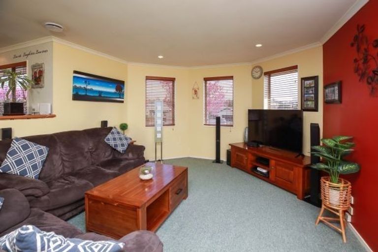 Photo of property in 33 Twickenham Place, Nawton, Hamilton, 3200