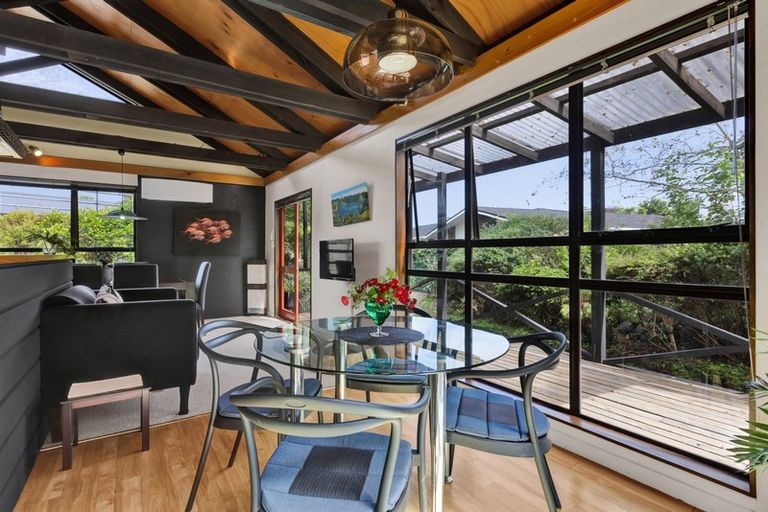 Photo of property in 19a John Guthrie Place, Merrilands, New Plymouth, 4312