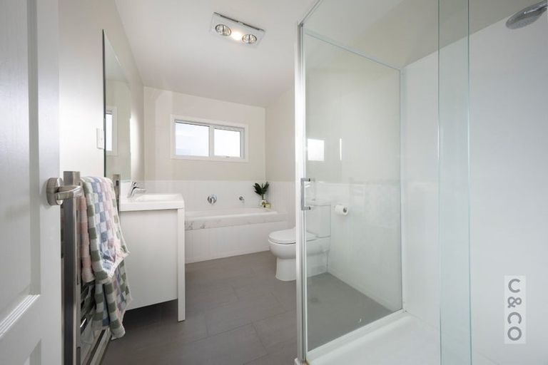 Photo of property in 11 Kahika Grove, Huapai, Kumeu, 0810