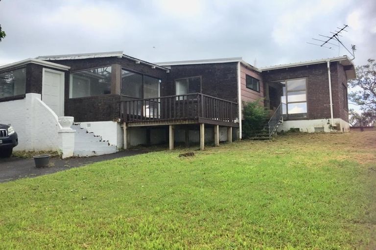 Photo of property in 18 Cliff View Drive, Green Bay, Auckland, 0604