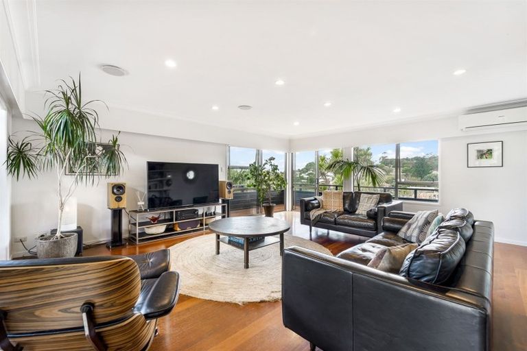 Photo of property in 27 Macnay Way, Murrays Bay, Auckland, 0630