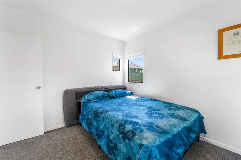 Photo of property in 2/60 Rangatira Road, Beach Haven, Auckland, 0626