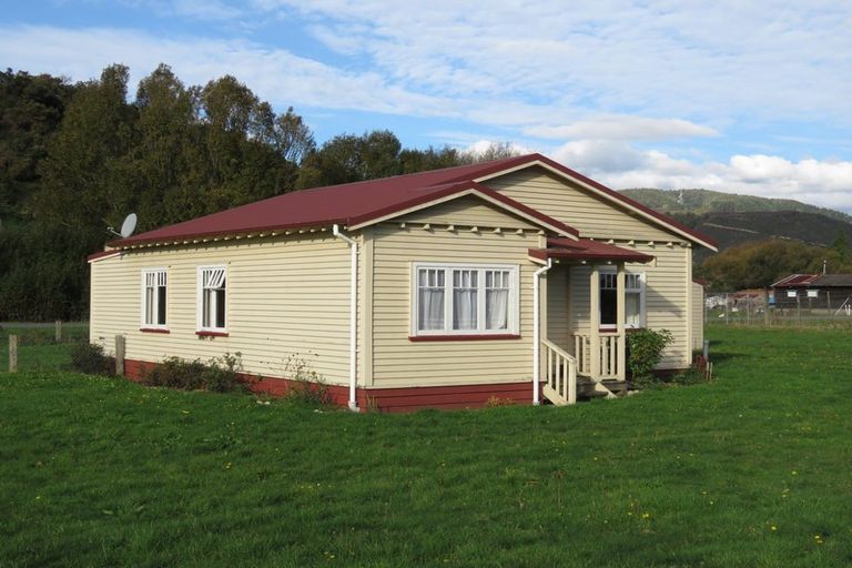 Photo of property in 24 Hattie Street, Reefton, 7830