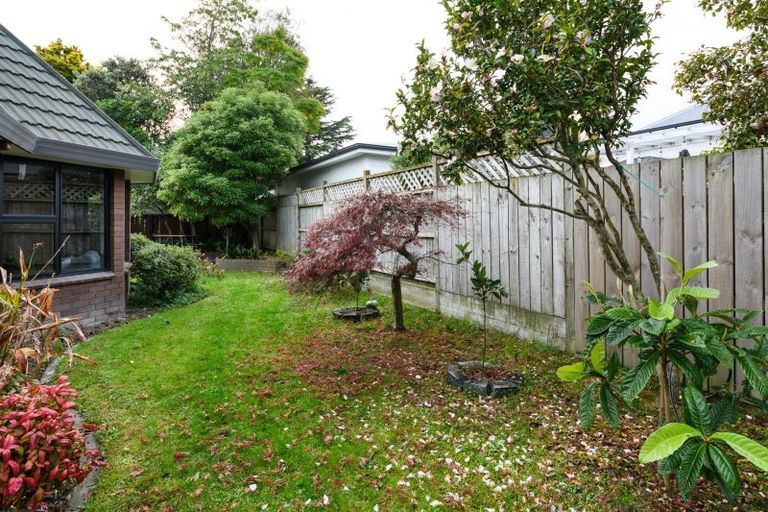 Photo of property in 15 Phoenix Avenue, Hokowhitu, Palmerston North, 4410
