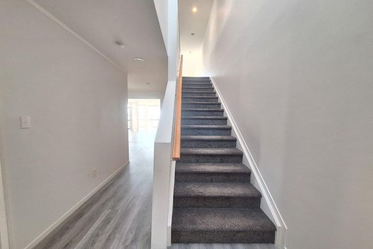 Photo of property in 1/1 Takutai Avenue, Bucklands Beach, Auckland, 2012