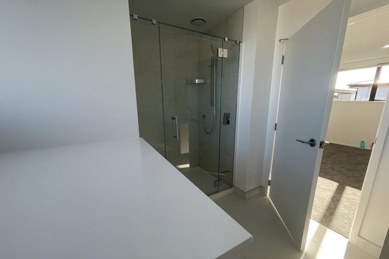 Photo of property in 8/19 Karamu Street, Te Atatu Peninsula, Auckland, 0610