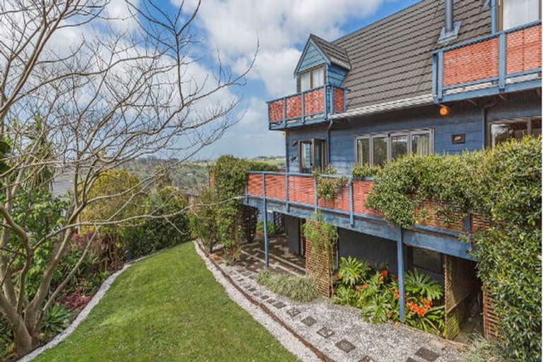Photo of property in 133 Sandspit Road, Shelly Park, Auckland, 2014