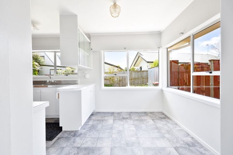 Photo of property in 6b Sandleigh Road, Hamilton Lake, Hamilton, 3204