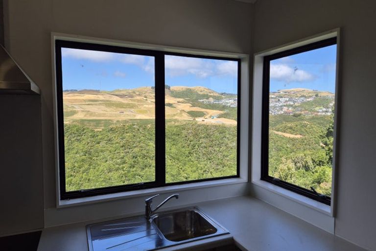Photo of property in 60 Guadeloupe Crescent, Grenada Village, Wellington, 6037