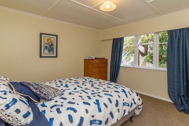 Photo of property in 2 Curtis Street, Northland, Wellington, 6012