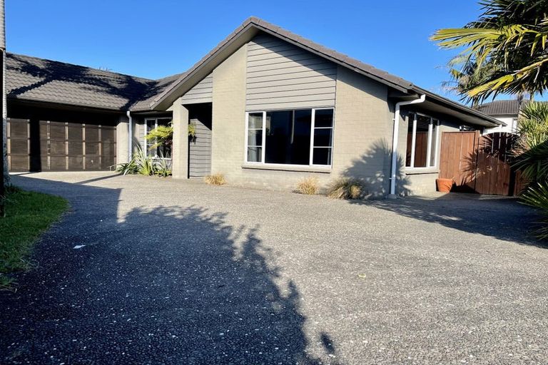 Photo of property in 5 Alvre Place, Flat Bush, Auckland, 2016