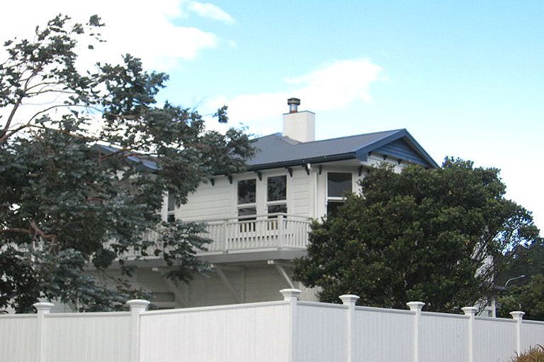 Photo of property in 33 Ferry Street, Seatoun, Wellington, 6022