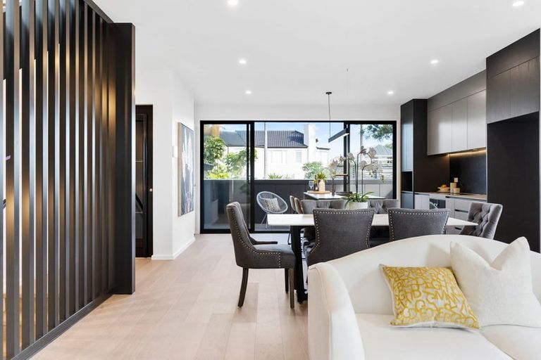 Photo of property in 16c Saltburn Road, Milford, Auckland, 0620