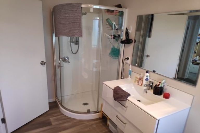 Photo of property in 8 Elizabeth Drive, West Harbour, Auckland, 0618