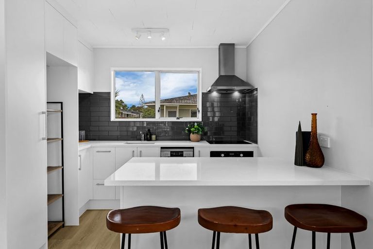 Photo of property in 2/37 Blacklock Avenue, Henderson, Auckland, 0612