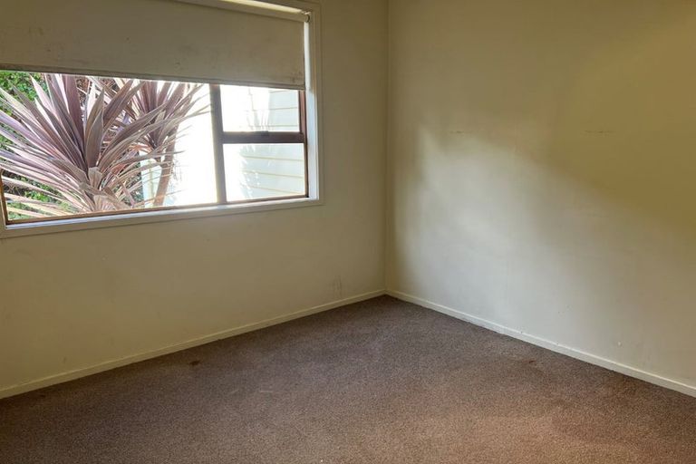 Photo of property in 1/15 Sunnynook Road, Forrest Hill, Auckland, 0620