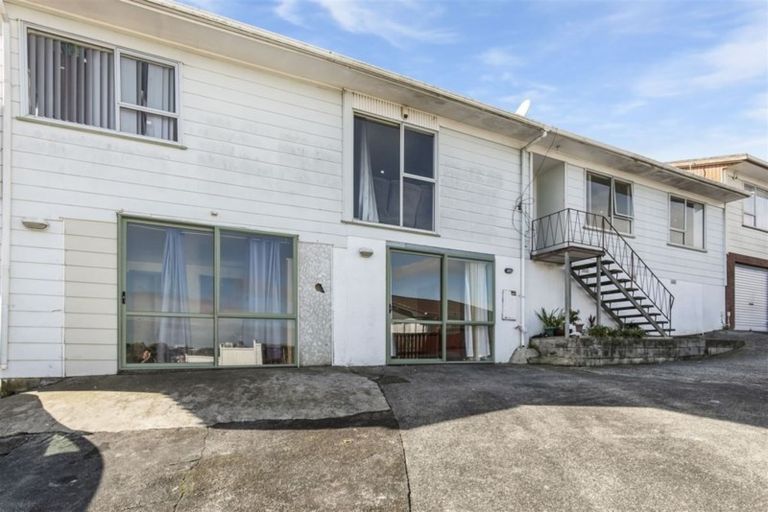 Photo of property in 1/11 Chamade Place, Clover Park, Auckland, 2019