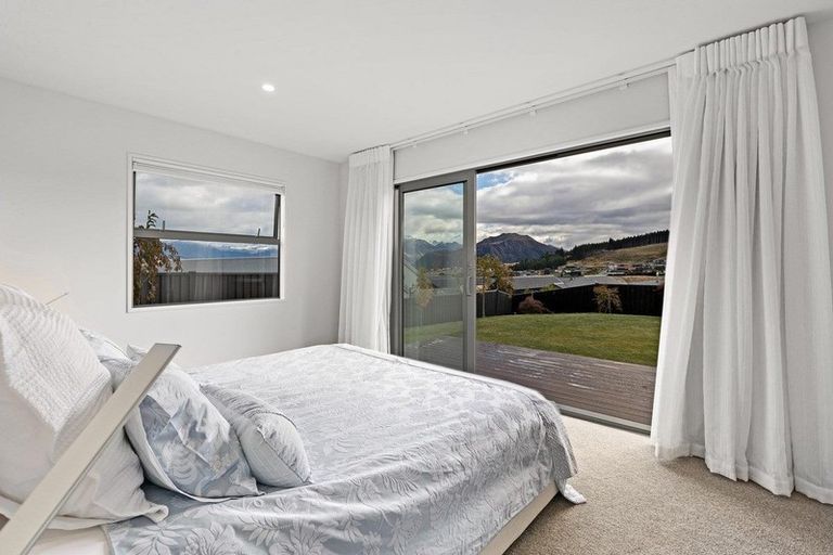 Photo of property in 8 The Heights Avenue, Wanaka, 9305