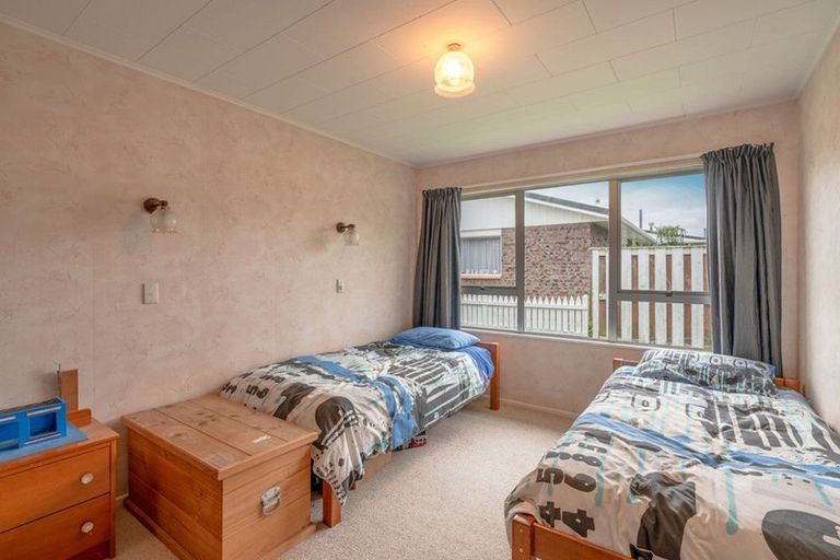 Photo of property in 8 Paretai Grove, Waikanae, 5036