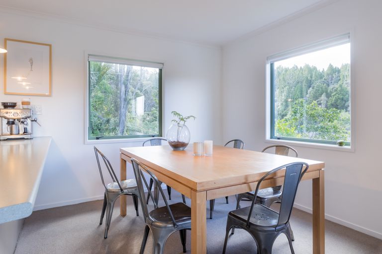 Photo of property in 85 Laingholm Drive, Laingholm, Auckland, 0604