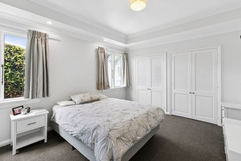 Photo of property in 43 Paynters Avenue, Strandon, New Plymouth, 4312