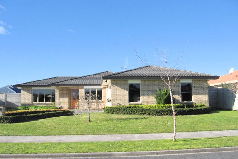 Photo of property in 32 Cate Road, Rototuna North, Hamilton, 3210