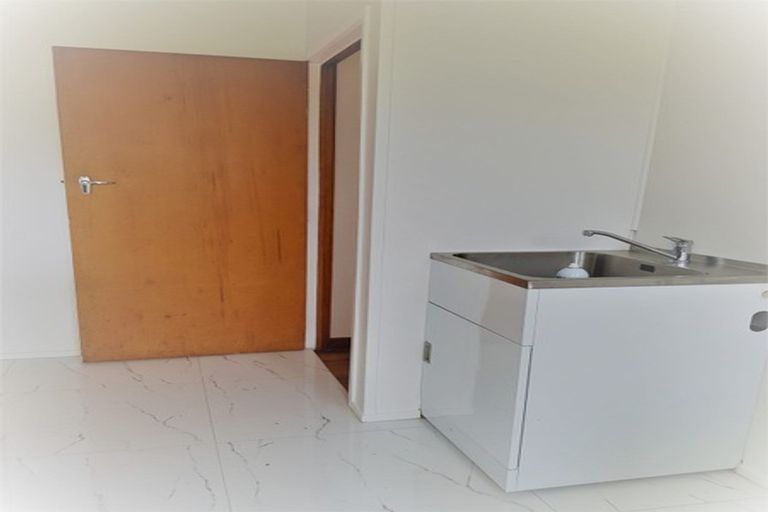 Photo of property in 2/8 Shakespeare Road, Milford, Auckland, 0620