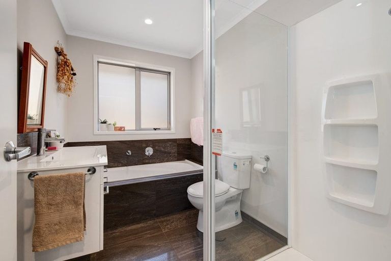 Photo of property in 19 Rauta Way, Helensville, 0800