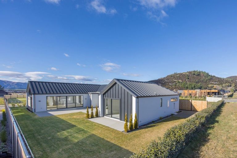 Photo of property in 47 Pounamu Avenue, Albert Town, Wanaka, 9305