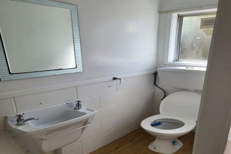 Photo of property in 64 Lavery Place, Sunnynook, Auckland, 0632