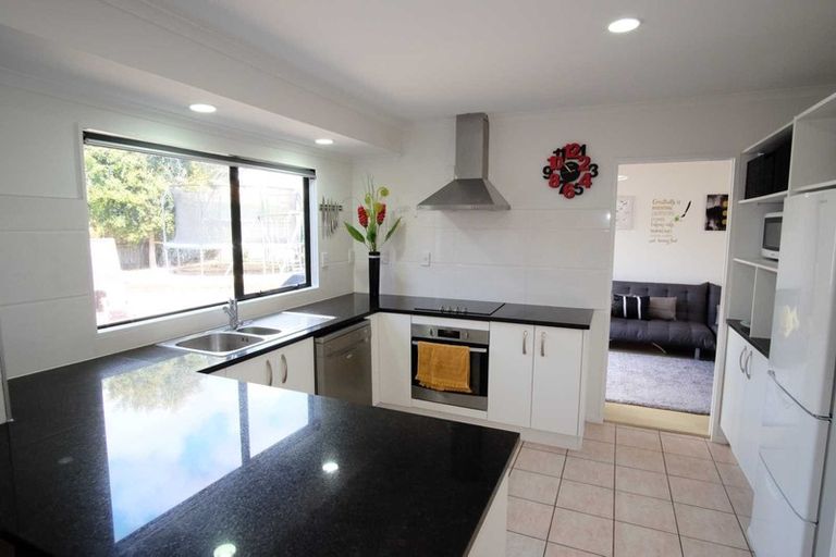 Photo of property in 8 Kalgan Place, Burswood, Auckland, 2013