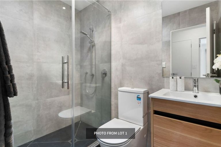 Photo of property in 1/4 Mcquoid Place, Glenfield, Auckland, 0629