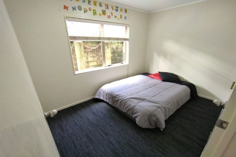 Photo of property in 1/5 Sunnyside Road, Sunnyvale, Auckland, 0612