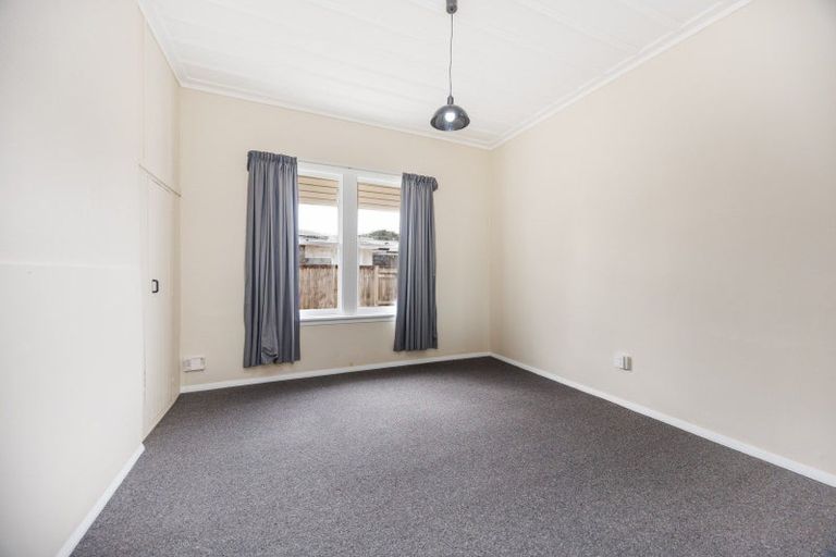 Photo of property in 305 Featherston Street, Palmerston North, 4410