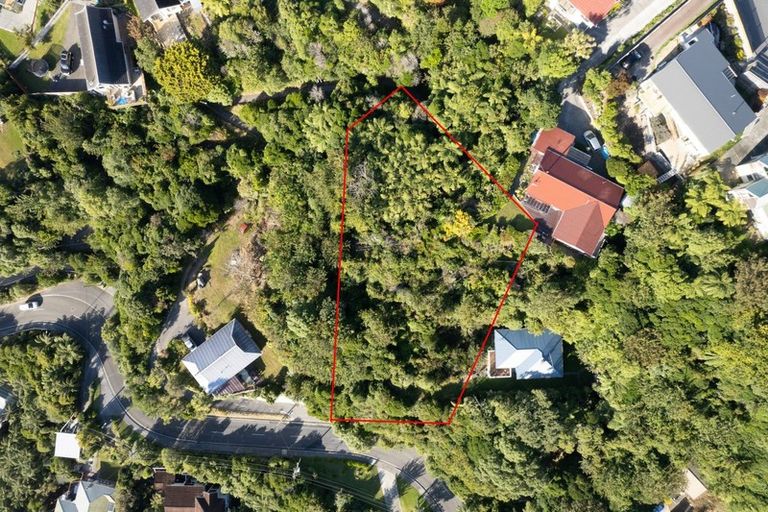 Photo of property in 131-133 Miromiro Road, Normandale, Lower Hutt, 5010