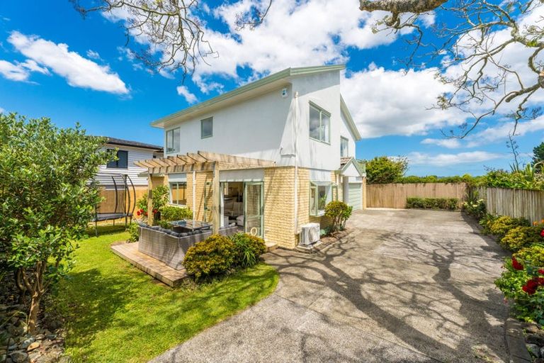 Photo of property in 33 Woodford Avenue, Henderson, Auckland, 0610