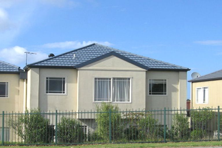 Photo of property in 143d Hobsonville Road, West Harbour, Auckland, 0618