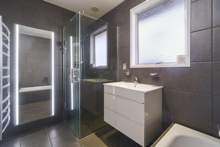 Photo of property in 28 Newham Place, Henderson, Auckland, 0612