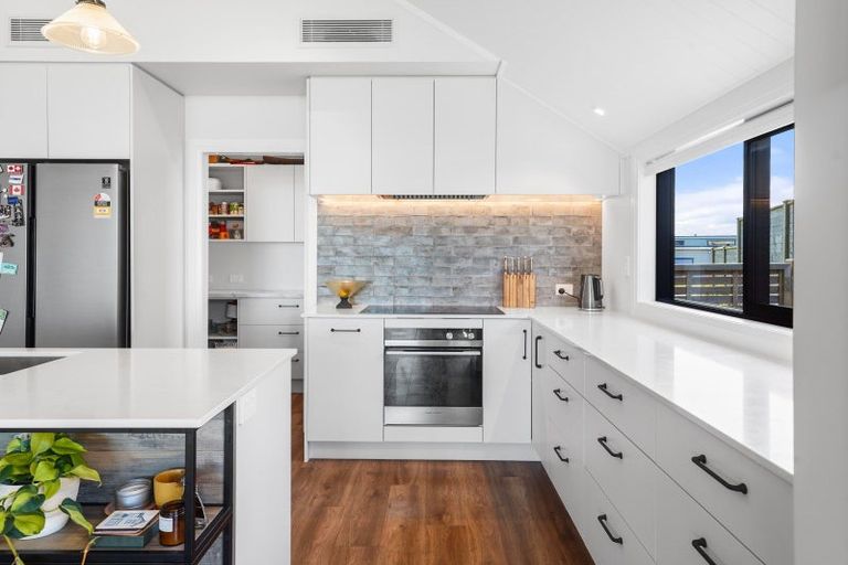 Photo of property in 8 Goldstone Place, Omokoroa, 3114