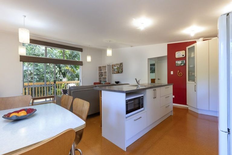 Photo of property in 89 Garden Road, Piha, 0772