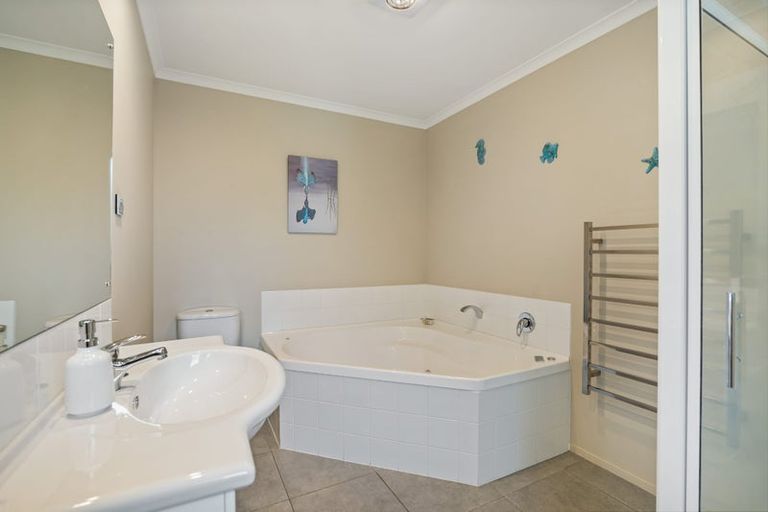 Photo of property in 36 Sunny Crescent, Huapai, Kumeu, 0810