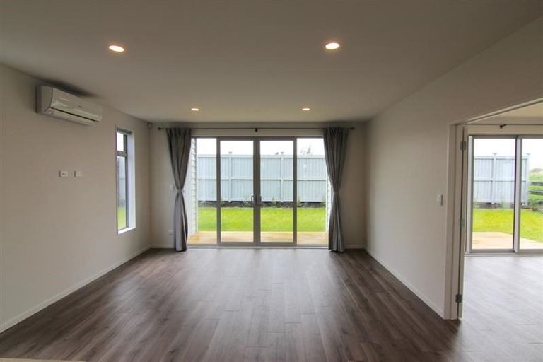 Photo of property in 31 Pickaberry Avenue, Karaka, Papakura, 2113